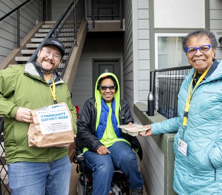 Mayor Denyse McGriff and Parks Deputy Director Tom Kissinger provide a meal to a resident.